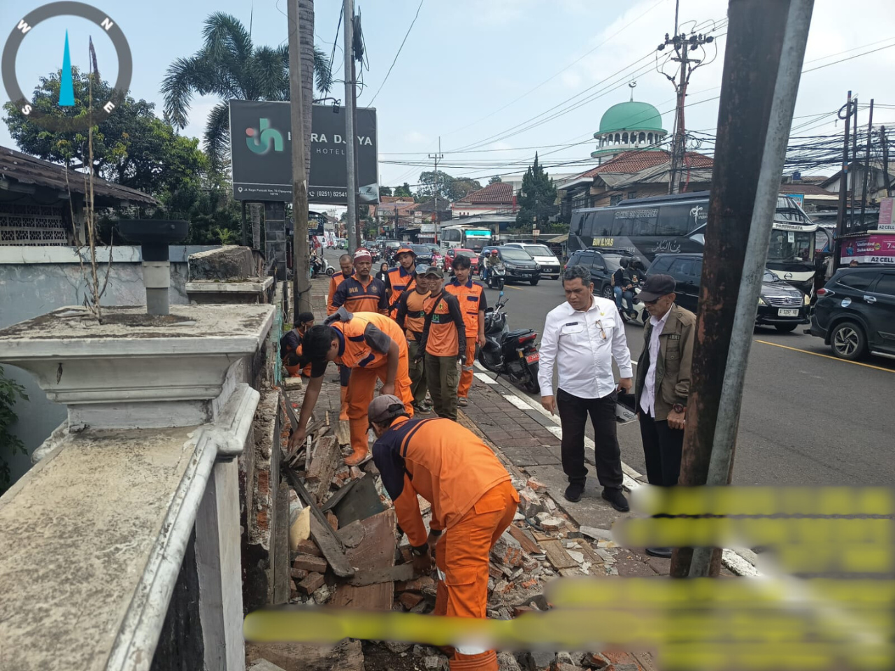 Penertiban Tempat Pembuangan Sampah dan Bangunan Liar di Sepanjang Jl. Gadog s.d Puncak, Cisarua