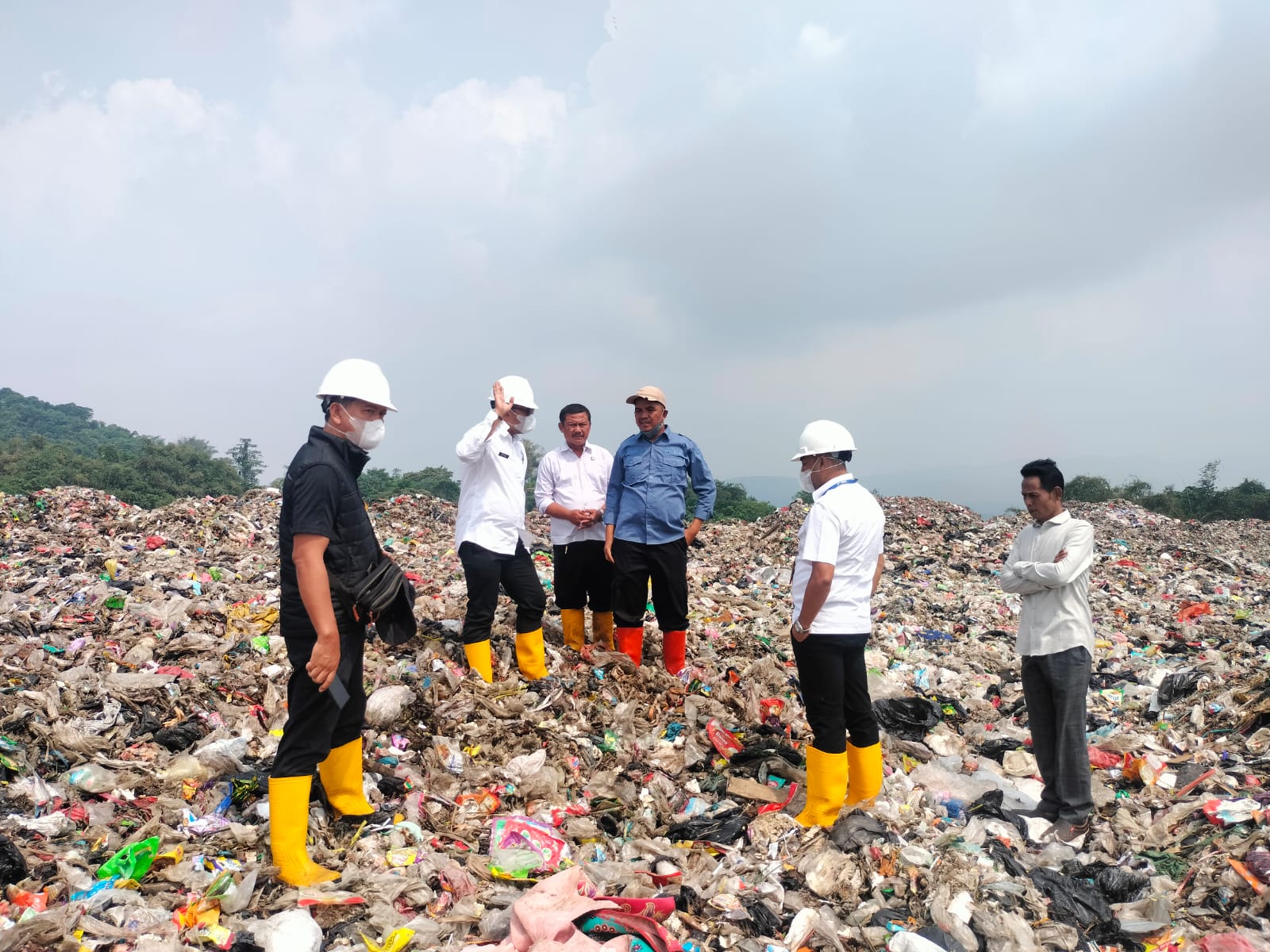 Monitoring dan Peninjauan TPAS Galuga oleh Kepala Bidang Pengelolaan Persaampahan Dinas Lingkungan Hidup Kabupaten Bogor
