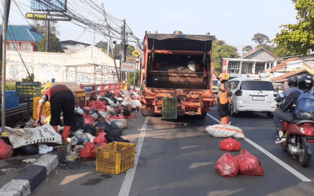 Operasi Bersih Unit Pelaksana Teknis Pengelolaan Sampah Wilayah V Parung