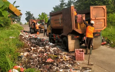 Operasi Bersih Sampah Liar Jalan Raya Bomang, Kecamatan Tajurhalang